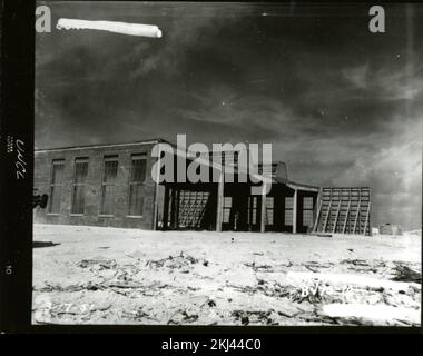 Projet 20 - activités d'essai de l'opération Greenhouse (Enewetak). Vue de la structure du test sur Mijikadrek. Photographies d'essais nucléaires atmosphériques sur les sites d'essais de l'île du Pacifique et du Nevada. Banque D'Images