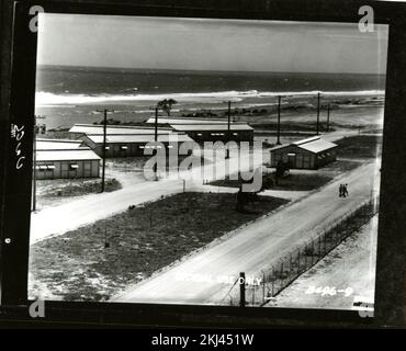 Projet 20 - activités d'essai de l'opération Greenhouse (Enewetak). Bâtiments de Parry Island. Photographies d'essais nucléaires atmosphériques sur les sites d'essais de l'île du Pacifique et du Nevada. Banque D'Images