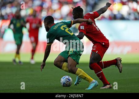 24th novembre 2022 ; stade Al Janoub, Al Wakrah, Qatar ; coupe du monde de football de la FIFA, Suisse contre Cameroun ; Breel Embolo, Suisse, défié par Jean-Charles Castelletto, Cameroun Banque D'Images