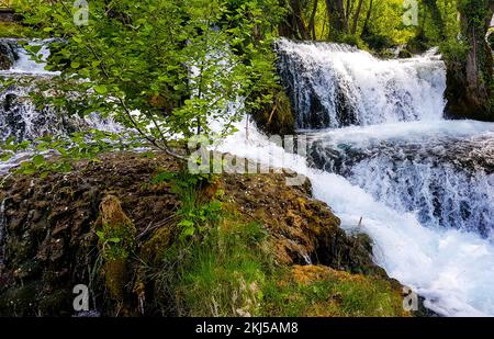 Vue sur les cascades de la rivière una en Bosnie-Herzégovine Banque D'Images