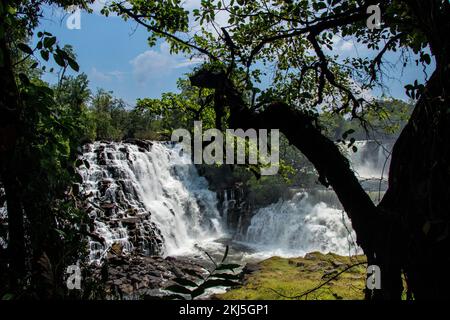 L'eau de Kabwelume tombe dans la province du nord de la zambie Banque D'Images