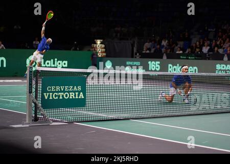 Malaga, Espagne. 24th novembre 2022. Fabio Fognini d'Italie en action contre Tommy Paul et Jack Sock des Etats-Unis pendant la coupe Davis par Rakuten final 8 au Palacio de Deportes Martin Carpena. Score final; Simone Bolelli, Fabio Fognini 2:0 Tommy Paul, Jack Sock. Crédit : SOPA Images Limited/Alamy Live News Banque D'Images