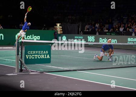 Malaga, Espagne. 24th novembre 2022. Fabio Fognini d'Italie en action contre Tommy Paul et Jack Sock des Etats-Unis pendant la coupe Davis par Rakuten final 8 au Palacio de Deportes Martin Carpena. Score final; Simone Bolelli, Fabio Fognini 2:0 Tommy Paul, Jack Sock. (Photo de Vicente Vidal Fernandez/SOPA Images/Sipa USA) crédit: SIPA USA/Alay Live News Banque D'Images