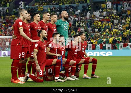 LUSAIL CITY - Back row (lr) Strahinja Pavlovic de Serbie, Aleksandar Mitrovic de Serbie, Milos Veljkovic de Serbie, Nikola Milenkovic de Serbie, Sergej Milinkovic-Savic de Serbie, gardien de but de Serbie Vanja Milinkovic-Savic. Front row (l-r) Nemanja Gudelj de Serbie, Dusan Tadic de Serbie, Andrija Zivkovic de Serbie, Filip Mladenovic de Serbie, Sasa Lukic de Serbie lors de la coupe du monde de la FIFA, Qatar 2022 groupe G match entre le Brésil et la Serbie au stade Lusail sur 24 novembre 2022 à Lusail City, Qatar. AP | Dutch Height | MAURICE DE PIERRE crédit: ANP/Alay Live News Banque D'Images