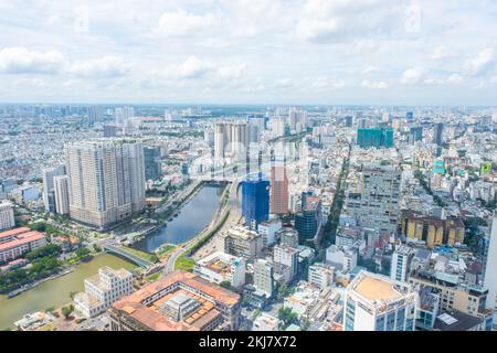 Ho Chi Minh, Vietnam - 3 octobre 2022 : vue aérienne de Ho Chi Minh ville ou Saigon par temps ensoleillé, Vietnam Banque D'Images