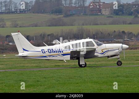 Angleterre, West Sussex, Shoreham: G-OMNI PA.28R-200 Cherokee Arrow II (c/n 7335130) Banque D'Images