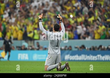 Lusail, Qatar. 24th novembre 2022. Alisson du Brésil célèbre le but du match entre le Brésil et la Serbie, valable pour la phase de groupe de la coupe du monde, qui s'est tenue au stade national de Lusail à Lusail, au Qatar. Crédit: Richard Callis/FotoArena/Alamy Live News Banque D'Images