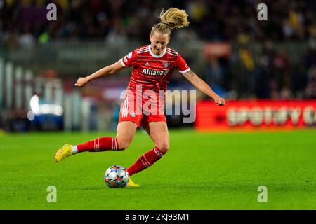 Barcelone, espagnol. 24th novembre 2022. Lea Schueller (Bayern Munchen) en action lors du match de football de la Ligue des champions des femmes entre le FC Barcelone et le Bayern Munich, au stade Camp Nou à Barcelone, Espagne, jeudi, 24 novembre 2022. Foto: SIU Wu Credit: dpa/Alay Live News Credit: dpa Picture Alliance/Alay Live News Banque D'Images