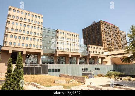 Archéologique, site, des, Jardins des vestiges, partie de la, Musée d'Histoire de Marseille, Marseille Musée d'Histoire, Marseille, Marseille, commune de Bouches-du-Rhône, la deuxième plus grande ville de France, Marseille, est la préfecture des Français, département des Bouches-du-Rhône, et, capitale, De la région Provence-Alpes-Côte d'Azur. Sud de la France,France,Français,deuxième plus grande ville de France,août,été,Europe,européen,Port Antique,le jardin des vestiges est un jardin contenant les vestiges archéologiques de l'ancien port de Marseille, France. Banque D'Images