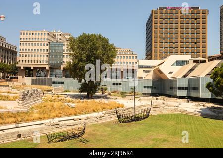 Archéologique, site, des, Jardins des vestiges, partie de la, Musée d'Histoire de Marseille, Marseille Musée d'Histoire, Marseille, Marseille, commune de Bouches-du-Rhône, la deuxième plus grande ville de France, Marseille, est la préfecture des Français, département des Bouches-du-Rhône, et, capitale, De la région Provence-Alpes-Côte d'Azur. Sud de la France,France,Français,deuxième plus grande ville de France,août,été,Europe,européen,Port Antique,le jardin des vestiges est un jardin contenant les vestiges archéologiques de l'ancien port de Marseille, France. Banque D'Images