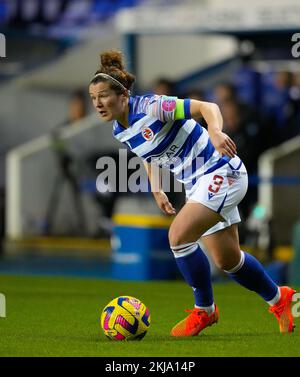 Reading, Royaume-Uni. 24th novembre 2022. Reading, Angleterre, 24 novembre 2022: Emma Mukundi (3 Reading) en action pendant le match de football de la Super League Barclays Womens entre Reading et Liverpool au Select car Leasing Stadium à Reading, Angleterre. (James Whitehead/SPP) crédit: SPP Sport Press photo. /Alamy Live News Banque D'Images