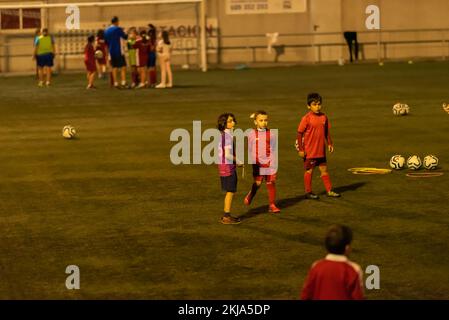 pontevedra, espagne. 11 novembre 2022 - équipe de football pour enfants pendant une séance d'entraînement Banque D'Images