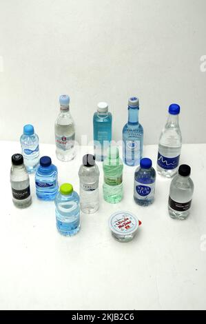 eau, eau minérale, eau en bouteille, types d'eau, sources, récipients, plastique, écologique, recyclable, soif, le prix de l'eau, de l'eau distillée, donc Banque D'Images