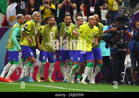 Doha, Qatar. 24th novembre 2022. Richarlison du Brésil célèbre le but d'ouverture lors du match G de la coupe du monde de la FIFA 2022 au stade Lusail de Doha, au Qatar, sur 24 novembre 2022. Photo de Chris Brunskill/UPI crédit: UPI/Alay Live News Banque D'Images