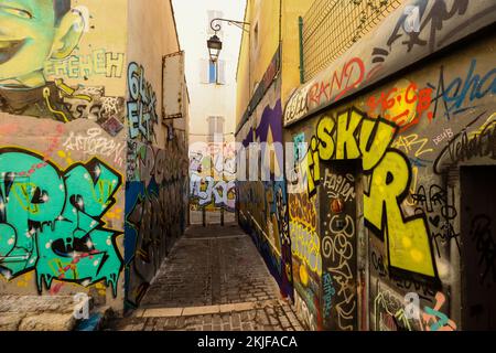 Graffiti,grafitti,grafiti,murs,mur,art,art,art,art,art,travaux,publics,peintures,dans,cette,zone,du,Panier Marseillais,le Panier de Marseille,quartier historique de Marseille avec rues pavées, bâtiments colorés et boutiques d'artisans.Marseille,Marseille,commune à, Bouches-du-Rhône, la deuxième ville de Marseille, Marseille, le département du Rhône, Marseille, Marseille, Marseille, Marseille, est la capitale française, Marseille, la plus grande ville, Marseille, Marseille, Marseille, Marseille De la région Provence-Alpes-Côte d'Azur. Sud de la France,France,Français,deuxième plus grande ville de France,août,été,Europe,Europe, Banque D'Images