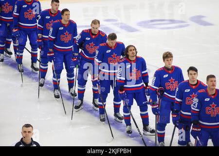 Saint-Pétersbourg, Russie. 24th novembre 2022. SKA Hockey Club joueurs vus en action pendant la ligue de hockey Kontinental, saison régulière KHL 2022 - 2023 entre SKA Saint Petersburg et Lokomotiv Yaroslavl au Palais des sports de glace.(score final; SKA Saint Petersburg 1:2 Lokomotiv Yaroslavl) crédit: SOPA Images Limited/Alay Live News Banque D'Images