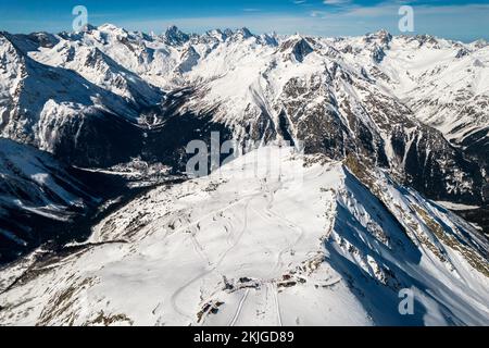 Piste de ski vue de Dombay Banque D'Images