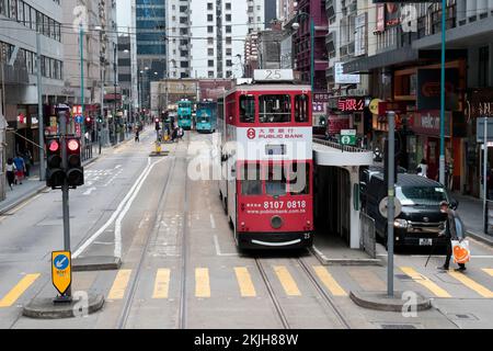 Scène de rue à l'arrêt de tramway HK, des Voeux West, Sheung WAN, Hong Kong, Chine 17 nov 2022 Banque D'Images