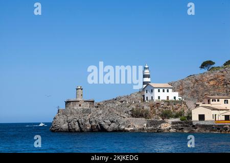 Punta de sa Creu avec le phare sa Creu et les vestiges du phare Bufador, Port de Sóller, Majorque, Iles Baléares, Espagne, Europe Banque D'Images