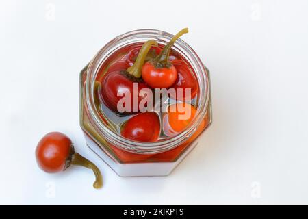 Poivrons rouges en jarre dans le vinaigre, le Chili, le paprika Banque D'Images