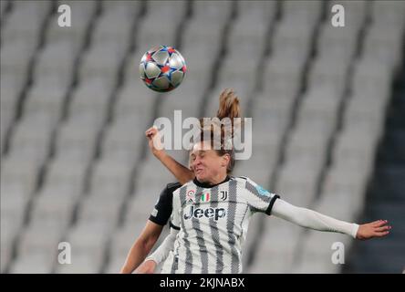 Turin, Italie. 24th novembre 2022. Cristiana Girelli de Juventus Women lors de l'UEFA Womenâ&#X80;&#x99;s Champions League, Groupe C, match de football entre Juventus Women et Arsenal Women le 24 novembre 2022 au stade Allianz, Turin, Italie. Photo Nderim Kaceli crédit: Agence de photo indépendante/Alamy Live News Banque D'Images