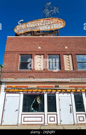 Le panneau au néon sur le toit de l'hôtel abandonné El Rancho à Wells, Nevada, USA Banque D'Images