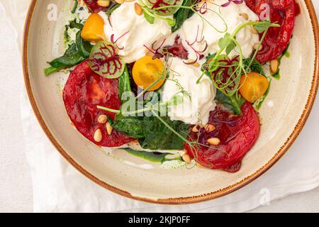 Portion de tomates grillées et de stracciatella Banque D'Images