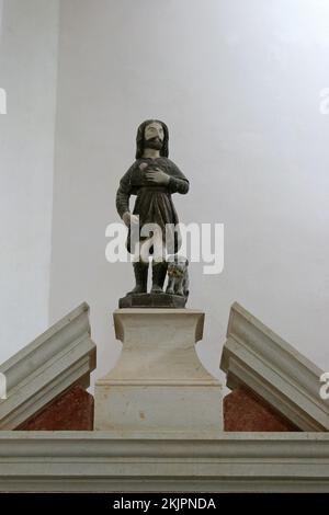 Saint Roch, statue sur l'autel principal dans l'église paroissiale de Saint Roch à Fuskulin, Croatie Banque D'Images