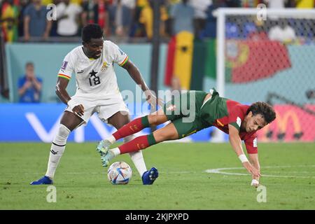 Qatar. 24th novembre 2022. AMARTEY Daniel (GHA), action, duels contre JOAO FELIX (por). Portugal (por) - Ghana (GHA) 3-2 Groupe Stage Groupe H sur 24.11.2022, Stade 974 coupe du monde de football 2022 au Qatar à partir de 20,11. - 18.12.2022 ? Credit: dpa Picture Alliance/Alay Live News Banque D'Images