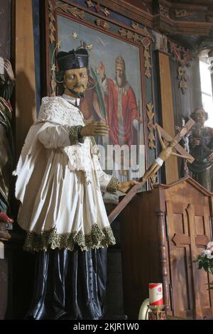 St. Jean de Nepomuk, statue sur l'autel des saints Fabian et Sebastian dans l'église paroissiale de l'Assomption de la Vierge Marie à Gornja Rijeka, Cr Banque D'Images