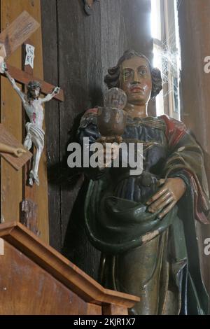 St. Barbara, statue sur l'autel des Saints Fabian et Sebastian dans l'église paroissiale de l'Assomption de la Vierge Marie à Gornja Rijeka, Croatie Banque D'Images