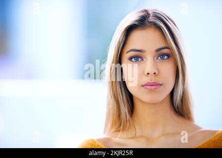 Shes est déterminé à réussir. Portrait d'une jeune femme d'affaires confiante. Banque D'Images