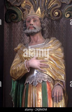 Roi David, statue sur l'autel principal de l'église Saint-Laurent Mary Magdalene à Cazma, Croatie Banque D'Images