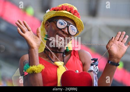 Qatar. 24th novembre 2022. Fan camerounais, Footballfan, Suisse (SUI) - Cameroun (CMR) 1-0 Groupe Stage Groupe G le 24/11/2022, Stade Al Janoub. Coupe du monde de football 2022 au Qatar à partir de 20,11. - 18.12.2022 ? Credit: dpa Picture Alliance/Alay Live News Banque D'Images