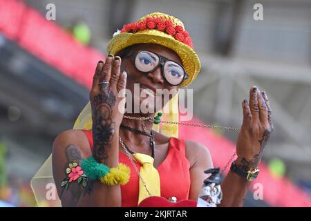 Qatar. 24th novembre 2022. Fan camerounais, Footballfan, Suisse (SUI) - Cameroun (CMR) 1-0 Groupe Stage Groupe G le 24/11/2022, Stade Al Janoub. Coupe du monde de football 2022 au Qatar à partir de 20,11. - 18.12.2022 ? Credit: dpa Picture Alliance/Alay Live News Banque D'Images