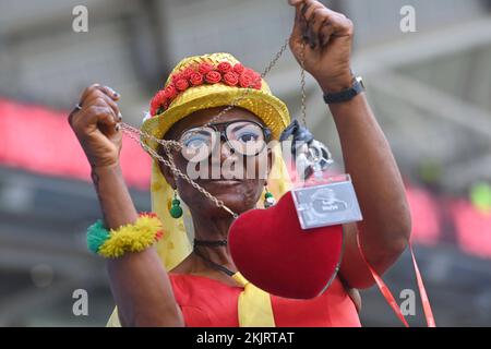 Qatar. 24th novembre 2022. Fan camerounais, Footballfan, Suisse (SUI) - Cameroun (CMR) 1-0 Groupe Stage Groupe G le 24/11/2022 au stade Al Janoub. Coupe du monde de football 2022 au Qatar à partir de 20,11. - 18.12.2022 ? Credit: dpa Picture Alliance/Alay Live News Banque D'Images