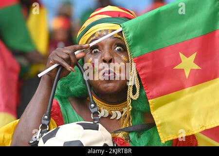 Qatar. 24th novembre 2022. Fan camerounais, Footballfan, Suisse (SUI) - Cameroun (CMR) 1-0 Groupe Stage Groupe G le 24/11/2022, Stade Al Janoub. Coupe du monde de football 2022 au Qatar à partir de 20,11. - 18.12.2022 ? Credit: dpa Picture Alliance/Alay Live News Banque D'Images