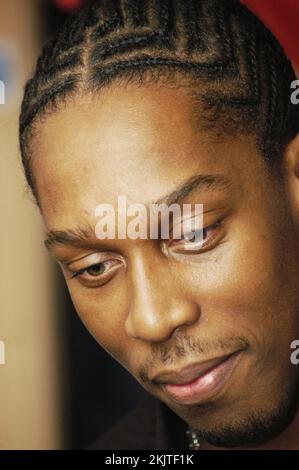 LEMAR, STAR DE LA FAME ACADEMY, 2005 : LEMAR photographié lors d'une apparition dans un petit club à Cardiff, mars 2005. Photographie : ROB WATKINS. INFO : Lemar, un chanteur britannique de R&B, a gagné en renommée après avoir terminé troisième de l'émission de télé-réalité 'Fame Academy' en 2002. Connu pour sa voix émouvante et ses tubes comme 'Dance (with U)' et 'If There's Any Justice', Lemar a connu une carrière musicale réussie. Banque D'Images