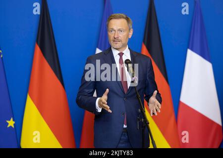 Paris, France. 24th novembre 2022. Christian Lindner (FDP), ministre fédéral des Finances, à deux pas du ministre français des Finances, Bruno le Maire. Credit: dpa/Alay Live News Banque D'Images