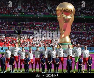 Al Rayyan, Qatar. 25th novembre 2022. Les joueurs du pays de Galles réagissent avant le match du groupe B entre le pays de Galles et l'Iran lors de la coupe du monde de la FIFA 2022 au stade Ahmad Bin Ali à Al Rayyan, Qatar, le 25 novembre 2022. Crédit : CAO CAN/Xinhua/Alay Live News Banque D'Images