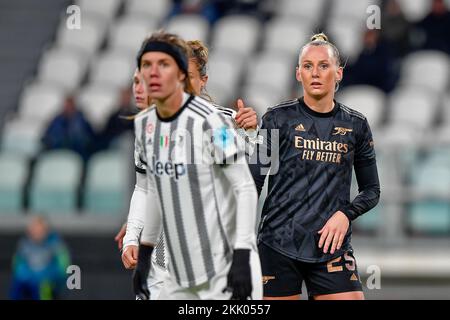 Turin, Italie. 24th novembre 2022. Stina Blackstenius (25) d'Arsenal vu dans le match de l'UEFA Women's Champions League entre Juventus et Arsenal au stade de Juventus à Turin. (Crédit photo : Gonzales photo/Alamy Live News Banque D'Images