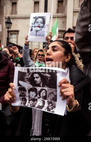 Les Iraniens vivant en Angleterre protestent contre la République islamique en Iran. Ils soutiennent le soulèvement des Womens contre le régime répressif à l'égard de l'usure Banque D'Images