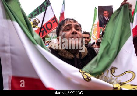 Les Iraniens vivant en Angleterre protestent contre la République islamique en Iran. Ils soutiennent le soulèvement des Womens contre le régime répressif à l'égard de l'usure Banque D'Images