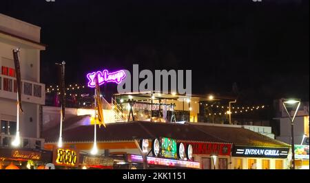 Vie nocturne à Albufeira sur la côte de l'Algarve au Portugal Banque D'Images