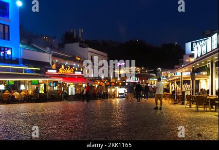 Vie nocturne à Albufeira sur la côte de l'Algarve au Portugal Banque D'Images