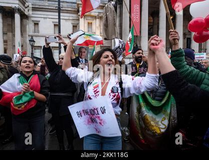 Les Iraniens vivant en Angleterre protestent contre la République islamique en Iran. Ils soutiennent le soulèvement des Womens contre le régime répressif à l'égard de l'usure Banque D'Images