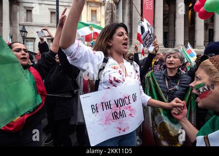 Les Iraniens vivant en Angleterre protestent contre la République islamique en Iran. Ils soutiennent le soulèvement des Womens contre le régime répressif à l'égard de l'usure Banque D'Images