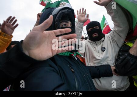 Les Iraniens vivant en Angleterre protestent contre la République islamique en Iran. Ils soutiennent le soulèvement des Womens contre le régime répressif à l'égard de l'usure Banque D'Images