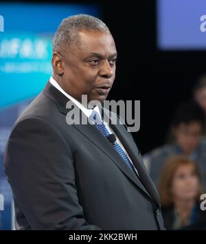 Halifax, Canada. 19th novembre 2022. Le secrétaire à la Défense, Lloyd J. Austin III, prend la parole au Halifax International Security Forum, en Nouvelle-Écosse. ÉTATS-UNIS Le secrétaire à la Défense Lloyd Austin a mis en garde l'invasion de l'Ukraine par la Russie offre un aperçu d'un monde où les pays dotés de l'arme nucléaire pourraient menacer d'autres nations et a déclaré que Pékin, comme Moscou, cherche un monde où la puissance a raison. Austin a fait ce discours lors du Halifax International Security Forum annuel, qui attire des responsables de la défense et de la sécurité des démocraties occidentales. (Image de crédit : © Mikhail Palinchak/SOPA Images via ZUMA Press Wire) Banque D'Images