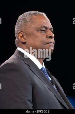 Halifax, Canada. 19th novembre 2022. Le secrétaire à la Défense, Lloyd J. Austin III, prend la parole au Halifax International Security Forum, en Nouvelle-Écosse. ÉTATS-UNIS Le secrétaire à la Défense Lloyd Austin a mis en garde l'invasion de l'Ukraine par la Russie offre un aperçu d'un monde où les pays dotés de l'arme nucléaire pourraient menacer d'autres nations et a déclaré que Pékin, comme Moscou, cherche un monde où la puissance a raison. Austin a fait ce discours lors du Halifax International Security Forum annuel, qui attire des responsables de la défense et de la sécurité des démocraties occidentales. (Image de crédit : © Mikhail Palinchak/SOPA Images via ZUMA Press Wire) Banque D'Images
